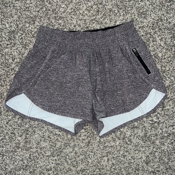 Lululemon Tracker Short V *4" size 6 - Picture 6 of 8